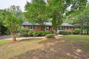 Greensboro Golf Getaway - 9 Mi to Downtown!